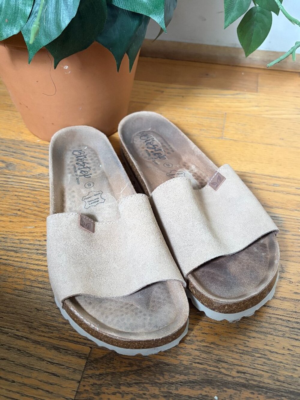 Biostep slip-on slide sandals Size 9 Tan Suede